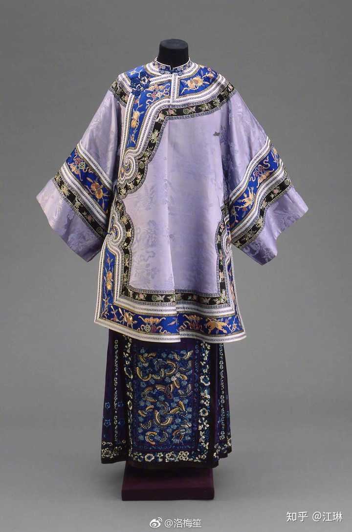 如果说汉服在清朝初期断代的话那图中这种衣服算是什么