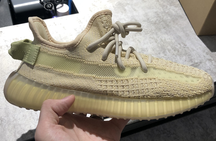 今天的yeezy350亚洲限定中签了,值不值得入?