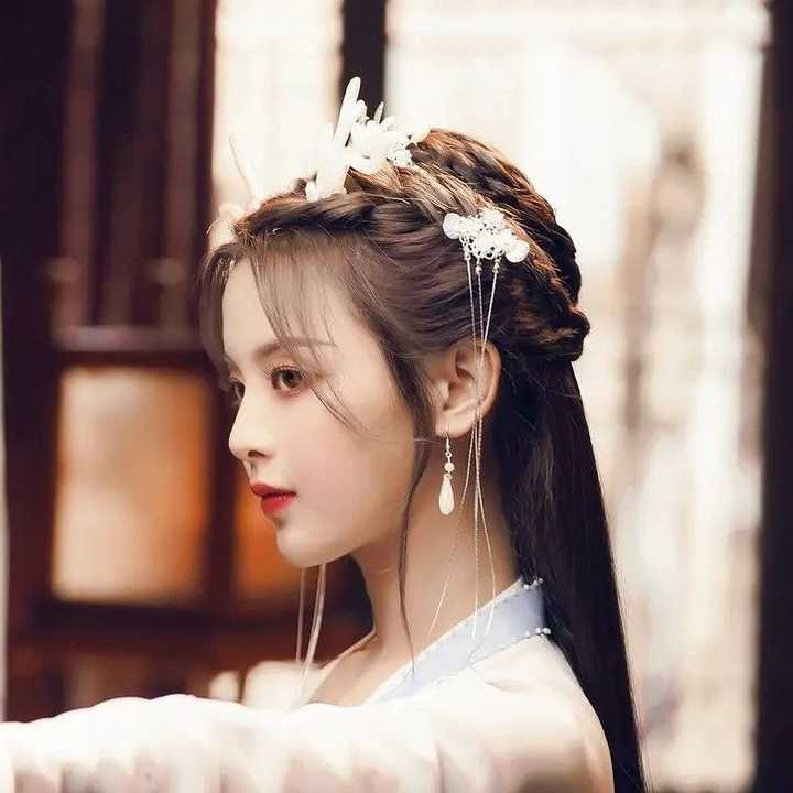 杨超越和刘亦菲谁更好看?