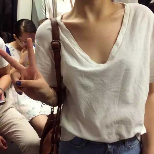 女生胸小是一种什么样的体验?