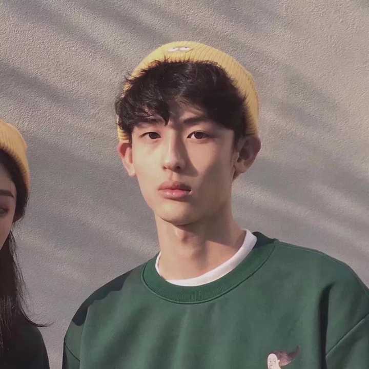 有没有真人的情侣头像,单人版的!