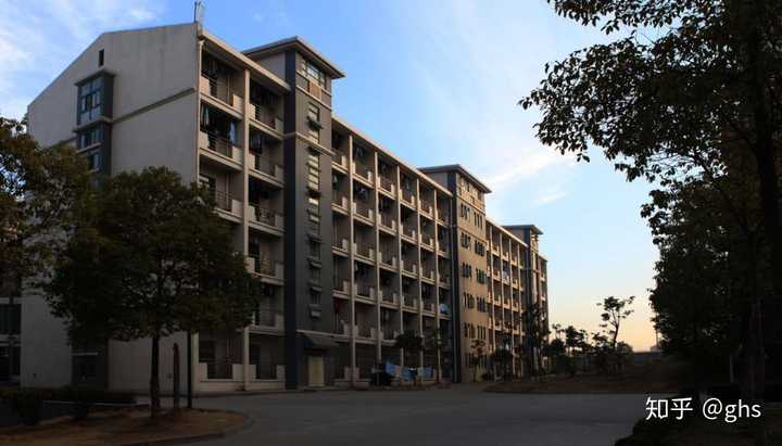 安徽工商职业学院的校园环境如何?