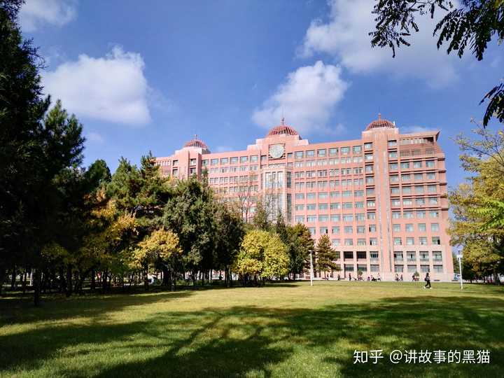 内蒙古大学的图书馆或教室环境如何?是否适合上自习?