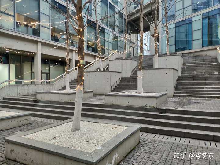 如何看待安藤忠雄设计的上海国际设计中心被评为第九届中国十大丑陋