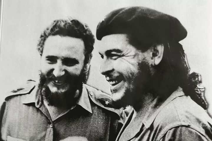 切·格瓦拉为什么离开他曾经领导的古巴?与卡斯特罗兄弟有关系吗?