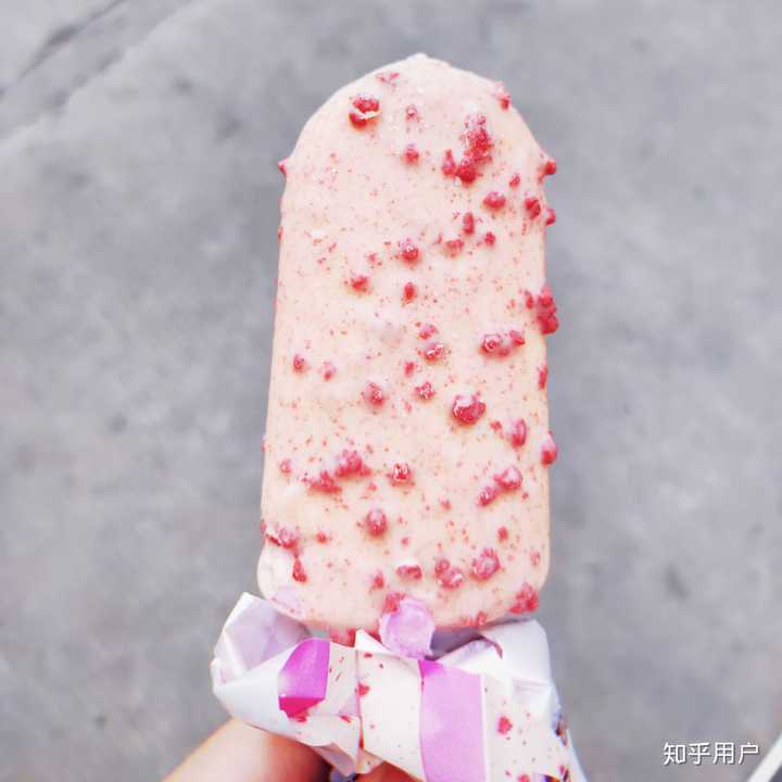 巧乐兹新品,好吃又好看,一个才5块钱左右,粉粉嫩嫩的