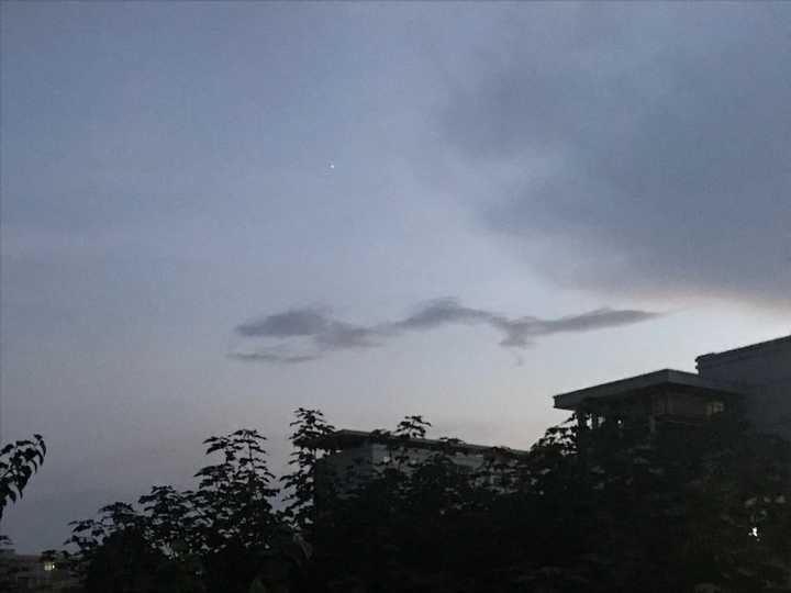 去晚自习的路上看到像龙的云(好运爆棚)