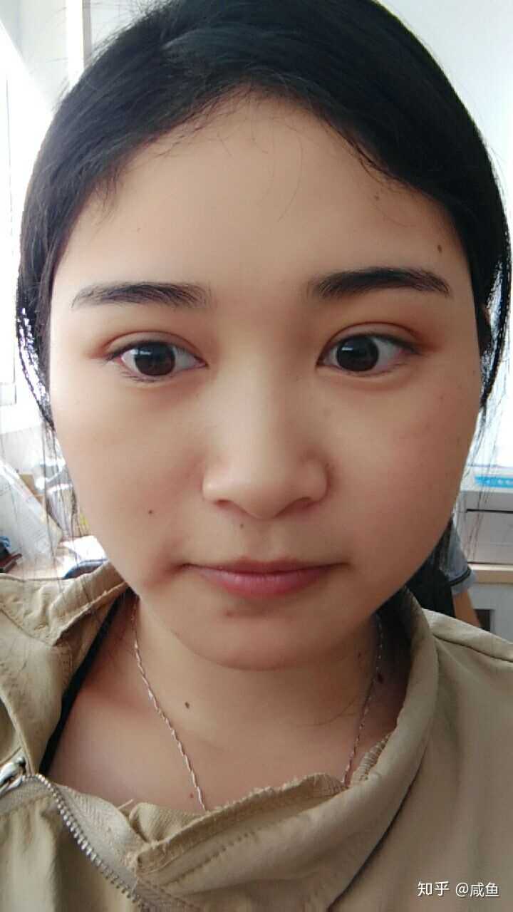 一脸苦相的容貌有何特征?
