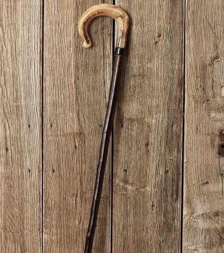 黑荆棘,鹦鹉螺牧羊人手杖.售价475英镑,是手杖中最贵的一款.