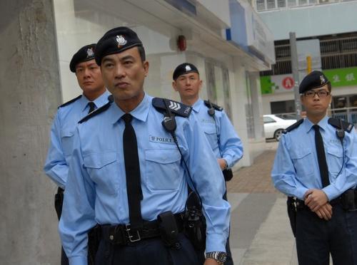 港警有大量的警力放在街面,最广为人知的,是ptu机动部队和eu冲锋队.