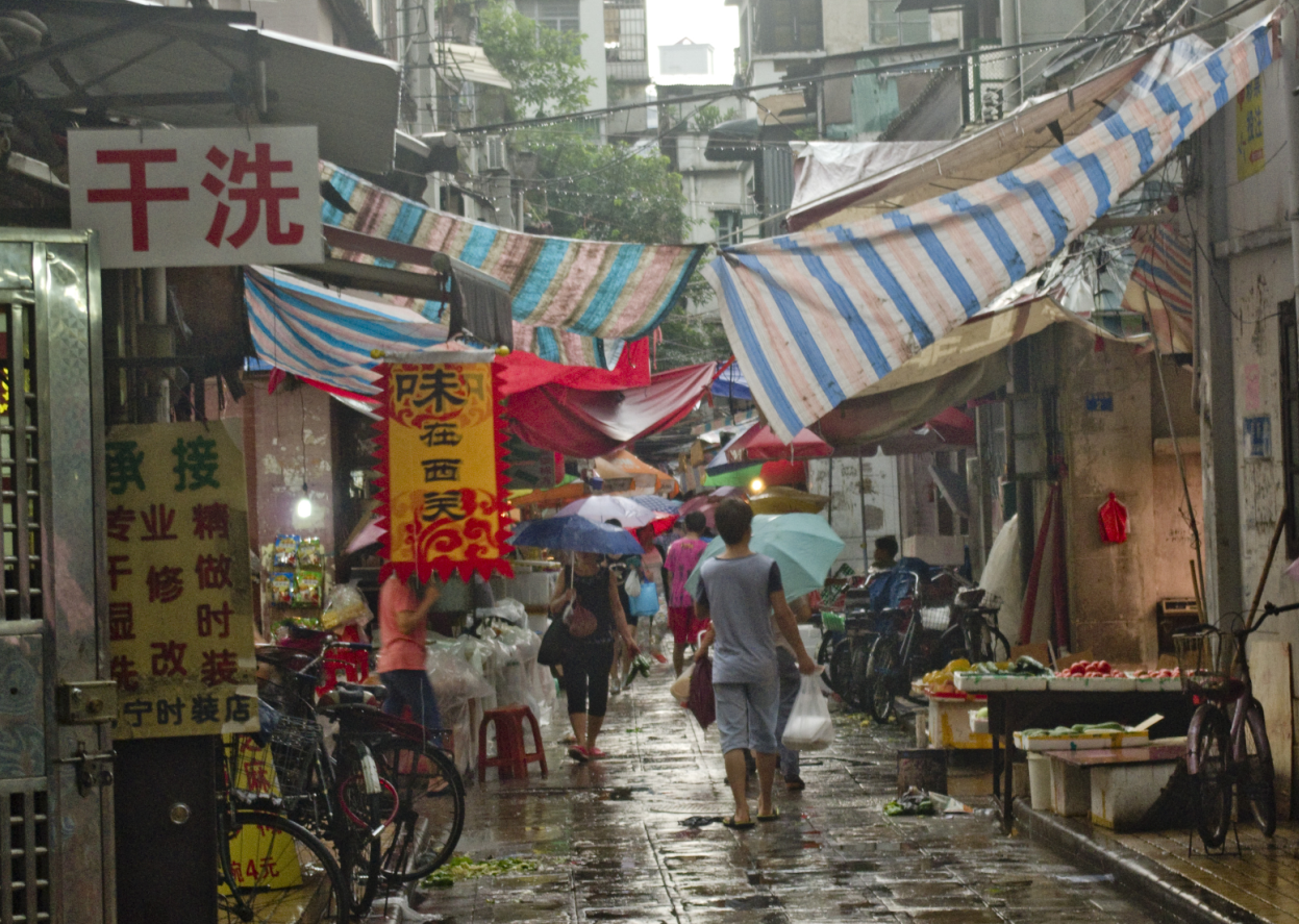 广州上下九附近,向群饭店以及云吞面世家