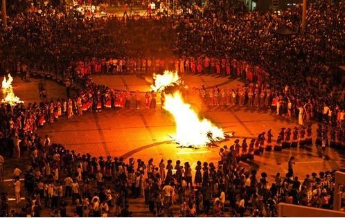 七月末的丽江狂欢火把节就要开始啦小伙伴们还不赶快来参加东方的狂欢