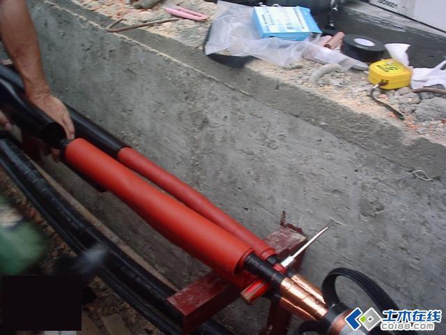 城市的地下输电线缆接头处是怎么处理来防止漏