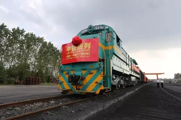 却是从南通火车东站出发 沿着丝绸之路经济带 而且,它是 中国到阿富汗