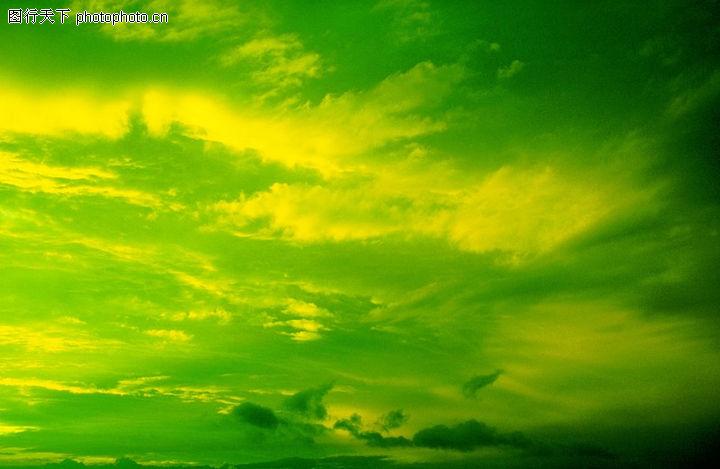 陪客人,每天都下班回来洗澡化妆换内衣<em>内裤</em>去