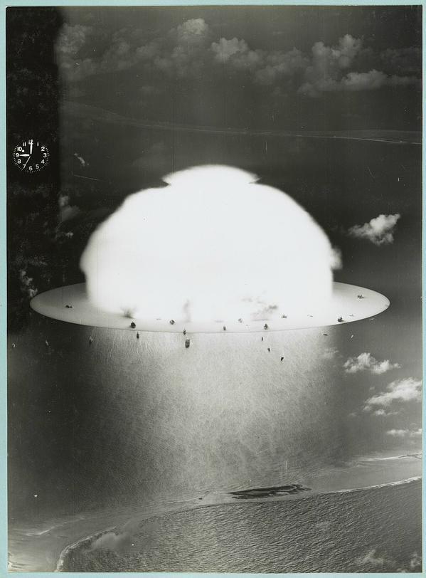 美国空军拍摄的比基尼环礁上进行的十字路口试核行动