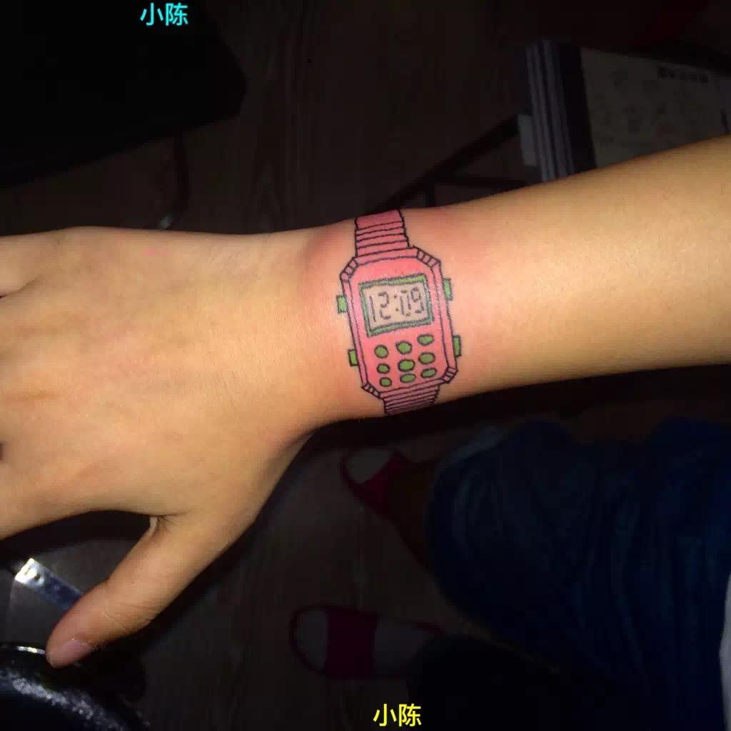 1:小陈 最早时候我在朋友圈见过他的作品,知道他是美院 !!