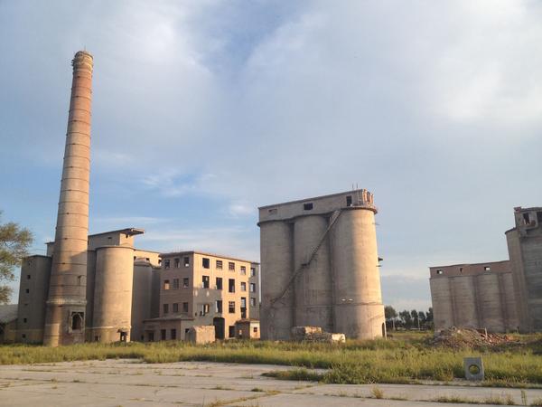 三体中的红岸基地的原型是在齐齐哈尔市的富拉尔基么?