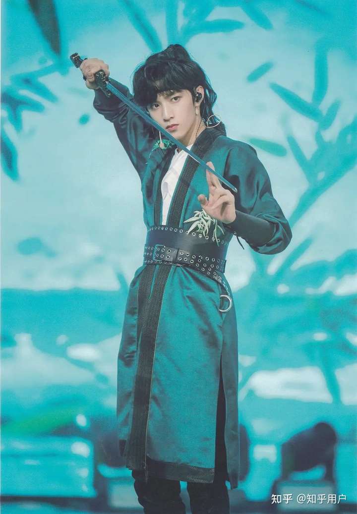 如何评价刘耀文的长相