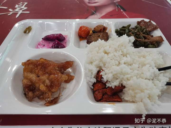在沈阳化工大学里就餐是一种怎样的体验?有什么推荐的食堂和美食?