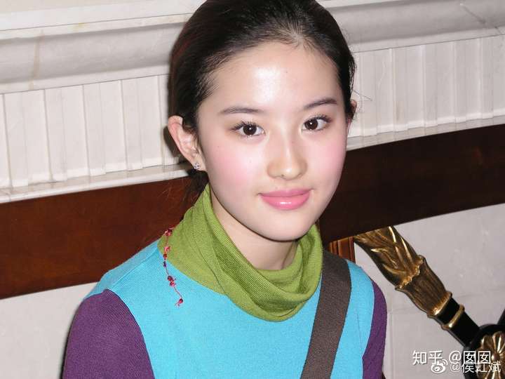 你觉得影视圈里皮肤最好的女明星是谁?