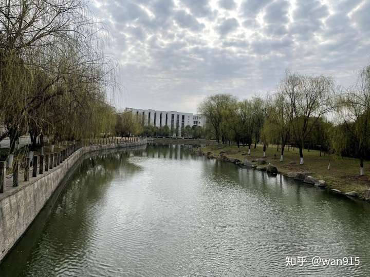 浙江农业商贸职业学院的学费是多少?每个月生活费多少