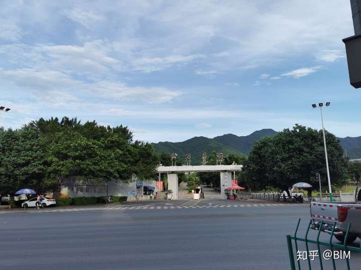 最后来到了龙岩学院,才知道龙岩学院是龙岩唯一的一所二本大学