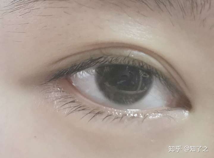 眼睛睡肿成三眼皮,超级无神哈哈哈哈