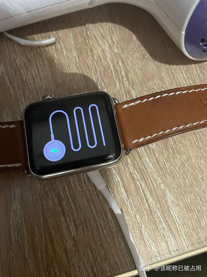 iwatch为什么充电开不了机?