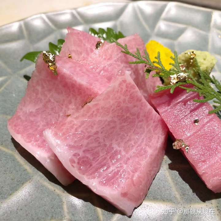 金枪鱼大腹刺身应该是带冰渣的么?