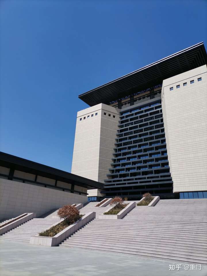 山东财经大学的宿舍和教学环境,还有食堂怎么样,有学长学姐可以解答一