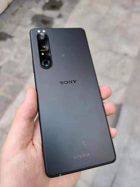 如何评价索尼 xperia 1 iii 和 xperia 5 iii 手机,有哪些亮点和不足?