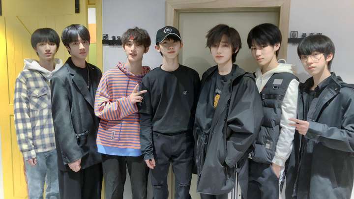 tnt时代少年团穿睡衣的,tnt时代少年团睡衣 有没有tnt时代少年团好看的团体图?