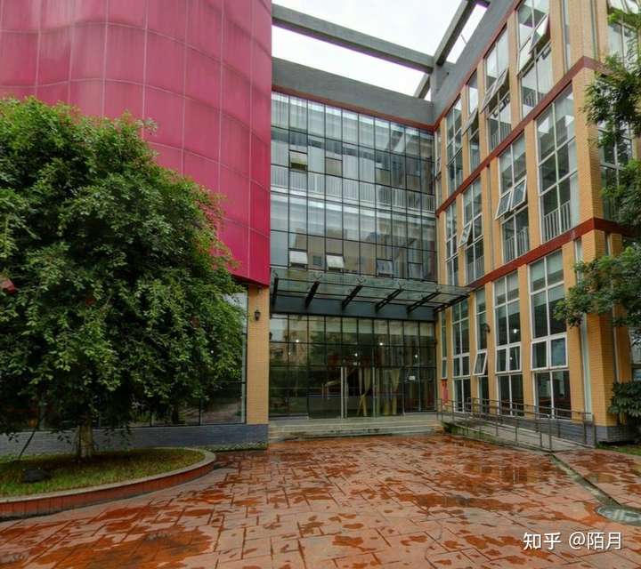 四川艺术职业学院的学费是多少?每个月生活费多少钱够