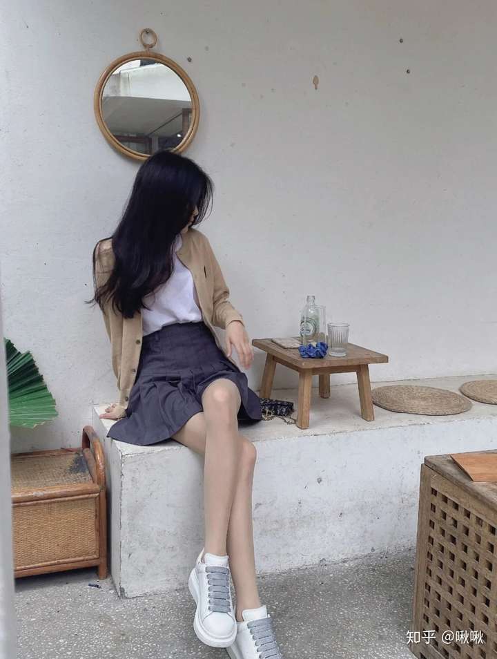 为什么女性穿丝袜会显得腿美?