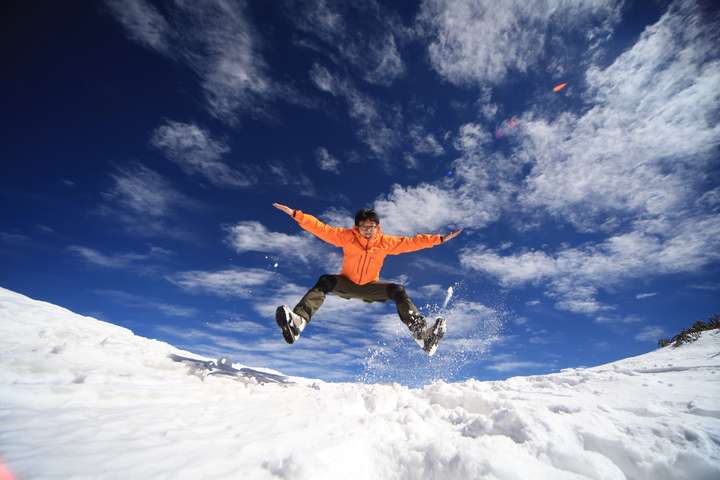 登顶雪山后你会用什么姿势拍照纪念?