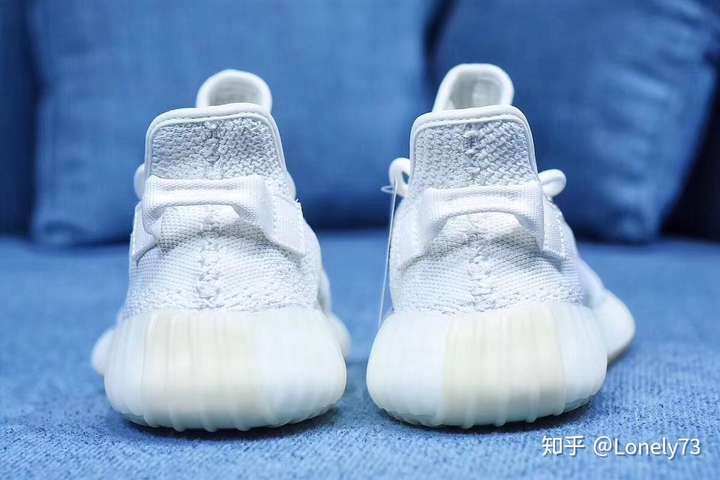 为什么yeezy350白冰淇淋鞋后跟没有黄色那块?
