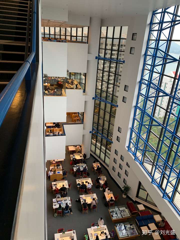 香港科技大学的图书馆或教室环境如何?是否适合上自习?