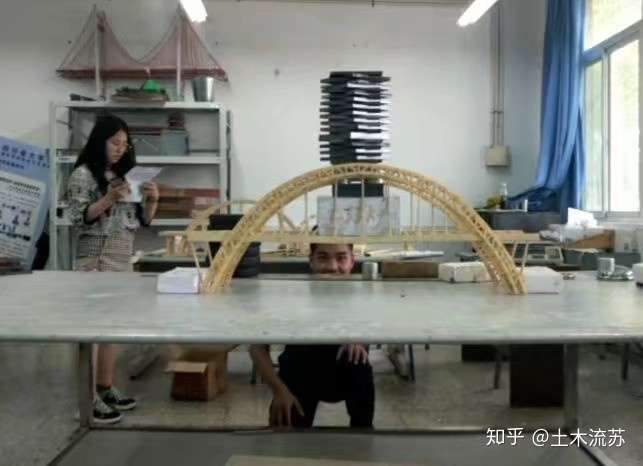 怎么用木条做出承重大的桥梁结构