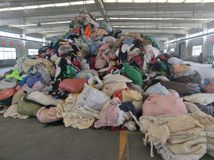 不懂得回收标准,又不会分拣,以为旧衣服回收不用学习就可以做