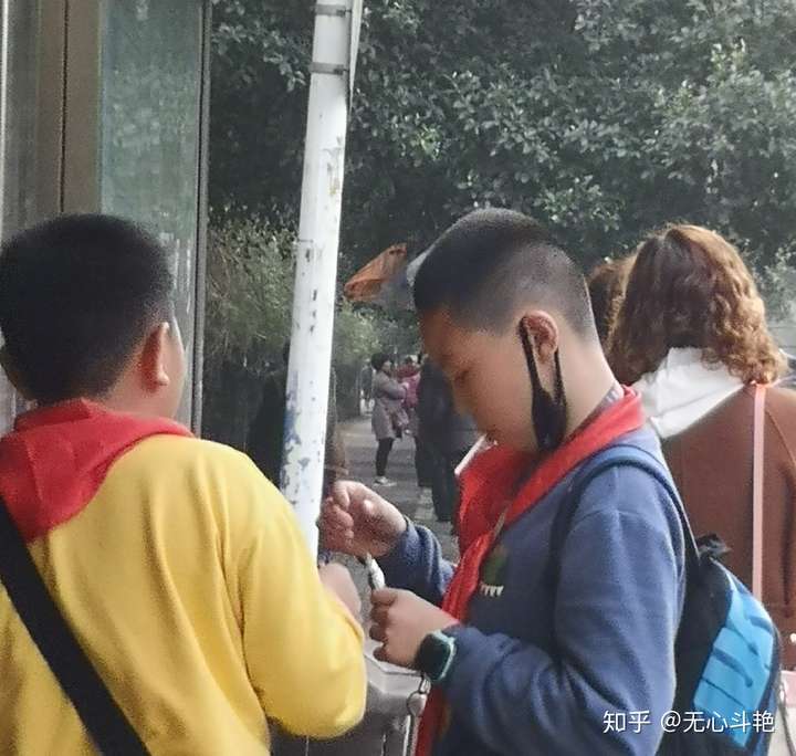 高中生抽烟和小学生抽烟原因有差别吗?