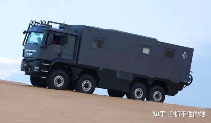 如果丧尸爆发,一辆越野车一辆房车你会选哪个作为逃生工具?