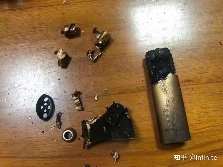 烟杆假的品控不行,容易短路或爆炸,不要使用假的杆