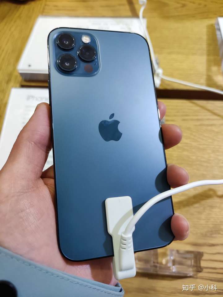iphone12pro蓝色,iphone12pro海军蓝 iphone12和pro怎么选?