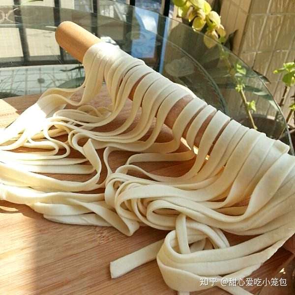 为什么会喜欢吃宽面条不喜欢吃圆面条?