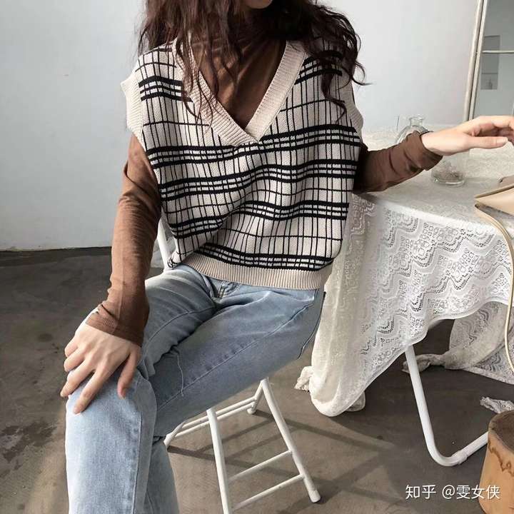为什么要强调修身呢,尽管平胸,属于女生天生的曲线还是有的,没胸也要