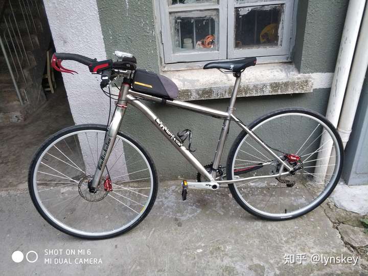 这辆是自己挑配件组的,之前骑的一辆捷安特,2012款的atx770.