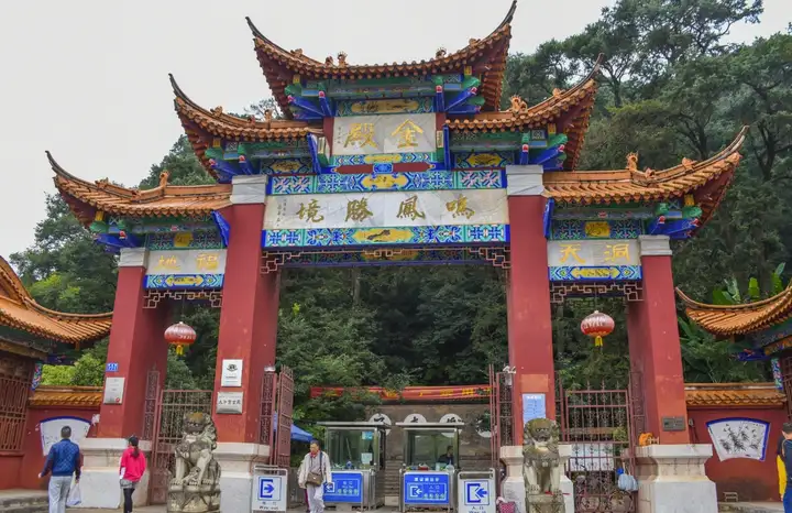 昆明金殿是中国现存最大保存最完好的古铜殿,其背后有哪些故事和特色