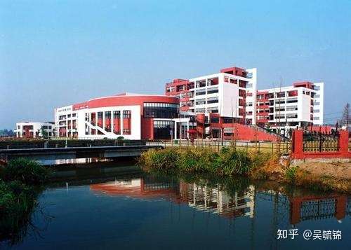 上海工艺美术职业学院的图书馆或教室环境如何?是否适合上自习?
