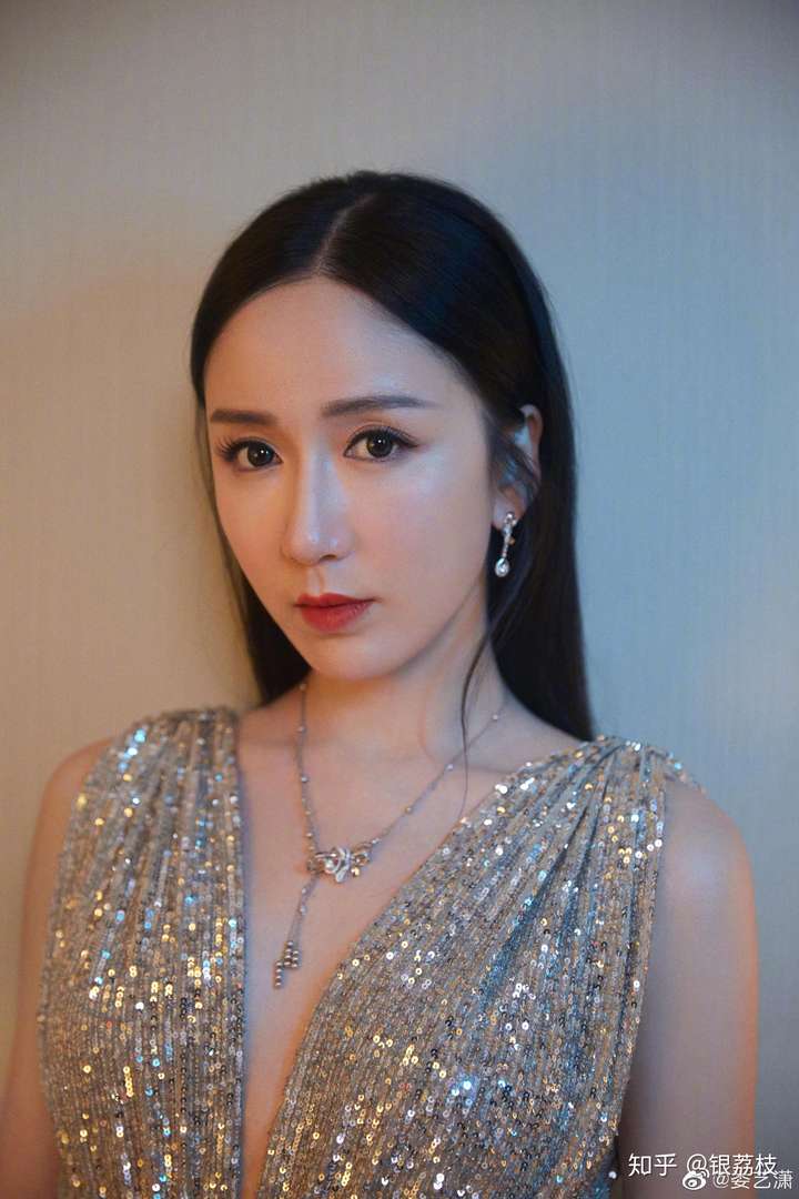 1.娄艺潇